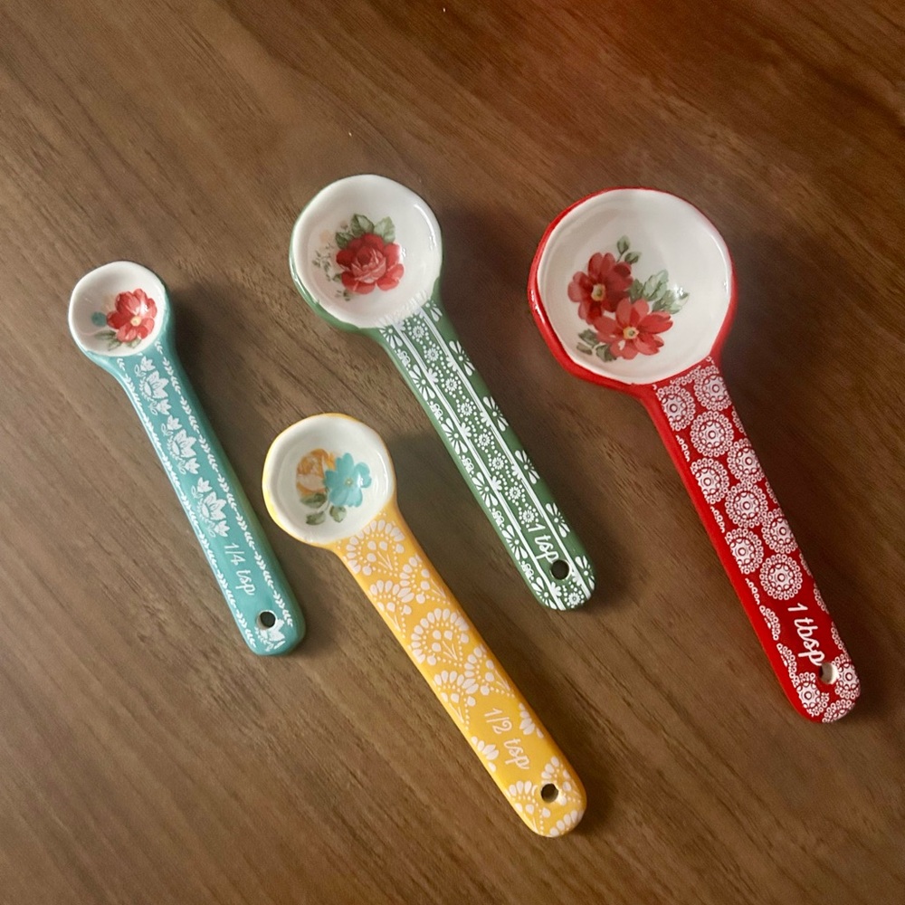 The Pioneer Woman Floral Measuring Spoons - Red, Green, Yellow, Blue